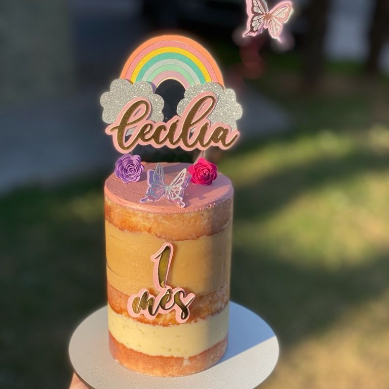 Vó Vilma Confeitaria - 🎈Para quem procura bolo masculino esse é a festa no  bolo! Fazemos na cor desejada, topo personalizado e balão 💙🤍 ⠀⠀ 🎂Bolo,  nome, idade e balão 🍰30 fatias