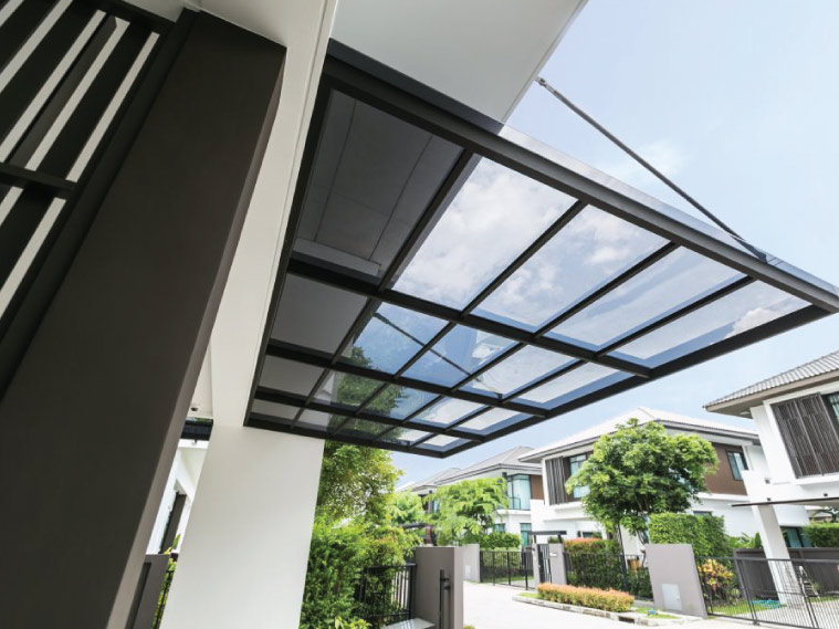 ต่อเติมโรงรถหน้าบ้าน หลังคาโรงรถ SCG หลังคาใส หลังคาโปร่งแสง อะคริลิก หลังคากันสาด กันสาดโรงรถ