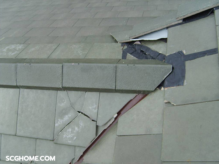 หลังคารั่ว ซ่อมหลังคารั่ว อุดรอยรั่วหลังคา หลังคารั่วซึม หลังคาบ้านรั่ว แก้ปัญหาหลังคารั่ว ซ่อมหลังคารั่วscg กระเบื้องหลังคาแตกร้าว