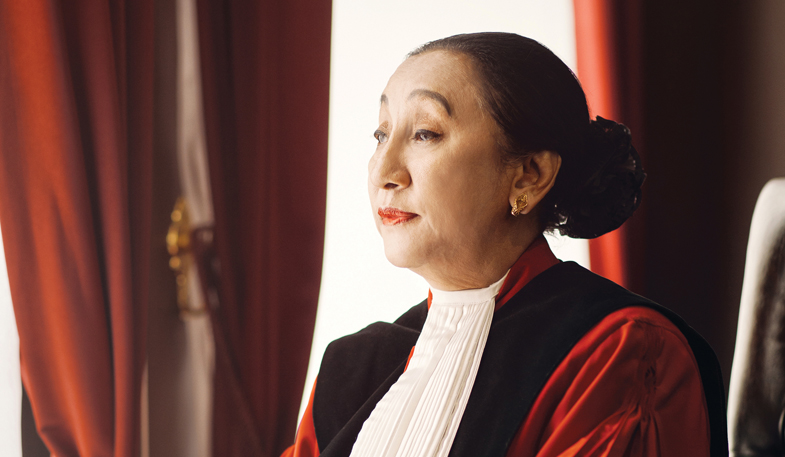 Maria Farida: Hakim Perempuan Pertama di Indonesia