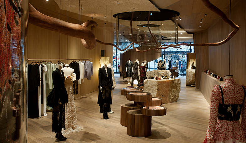 Butik Flagship Alexander McQueen di Old Bond Street London Resmi Dibuka