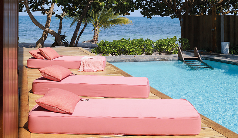 Aksentuasi Pink Dalam Rumah Pantai Sofia Coppola