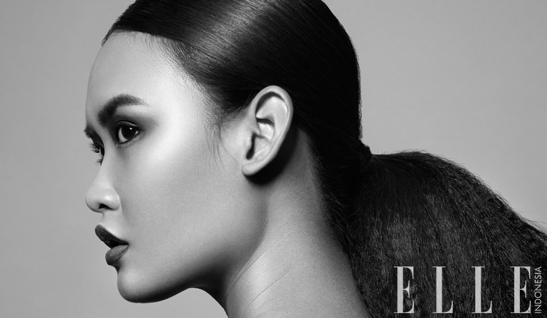 Bergaya Romantis dengan Tata Rambut Praktis