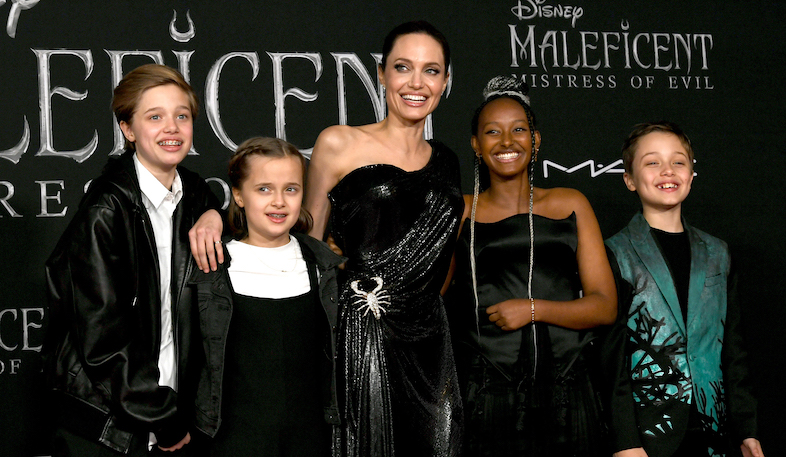 Angelina Jolie Kawal Premier Sekuel Film Maleficent: Mistress of Evil