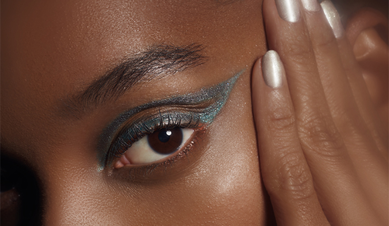 Cara Memilih Warna Eye Makeup untuk Kulit Rona Gelap
