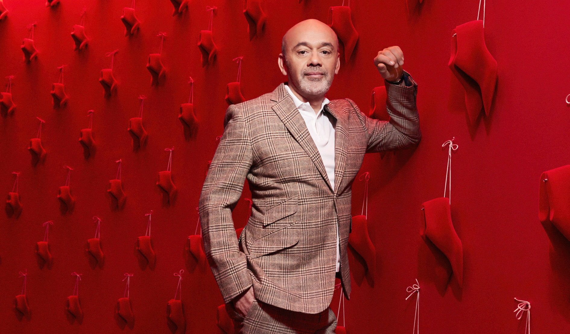 Christian Louboutin dan Sol Merah Ikonisnya