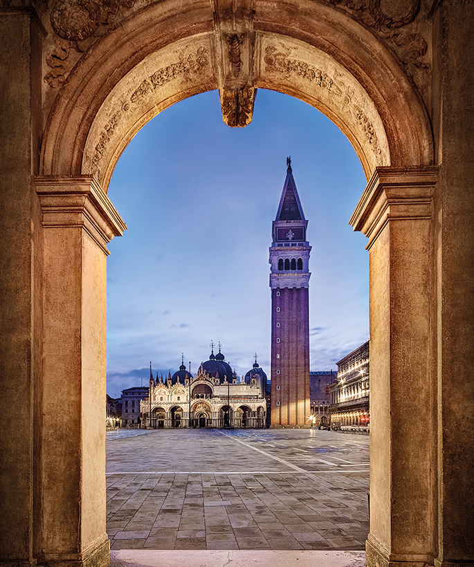 mendayung gondola di venesia