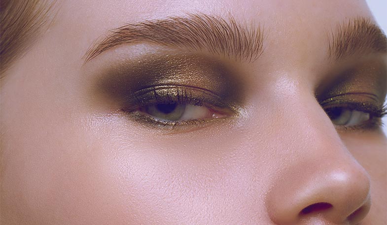 Tampil Ekstra dengan Smokey Eyeshadow Nuansa Shimmer