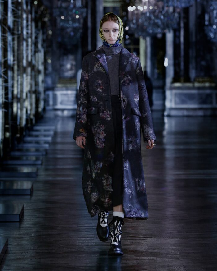 Babushka-Scarf-Trend-Christian-Dior-Autumn-2021