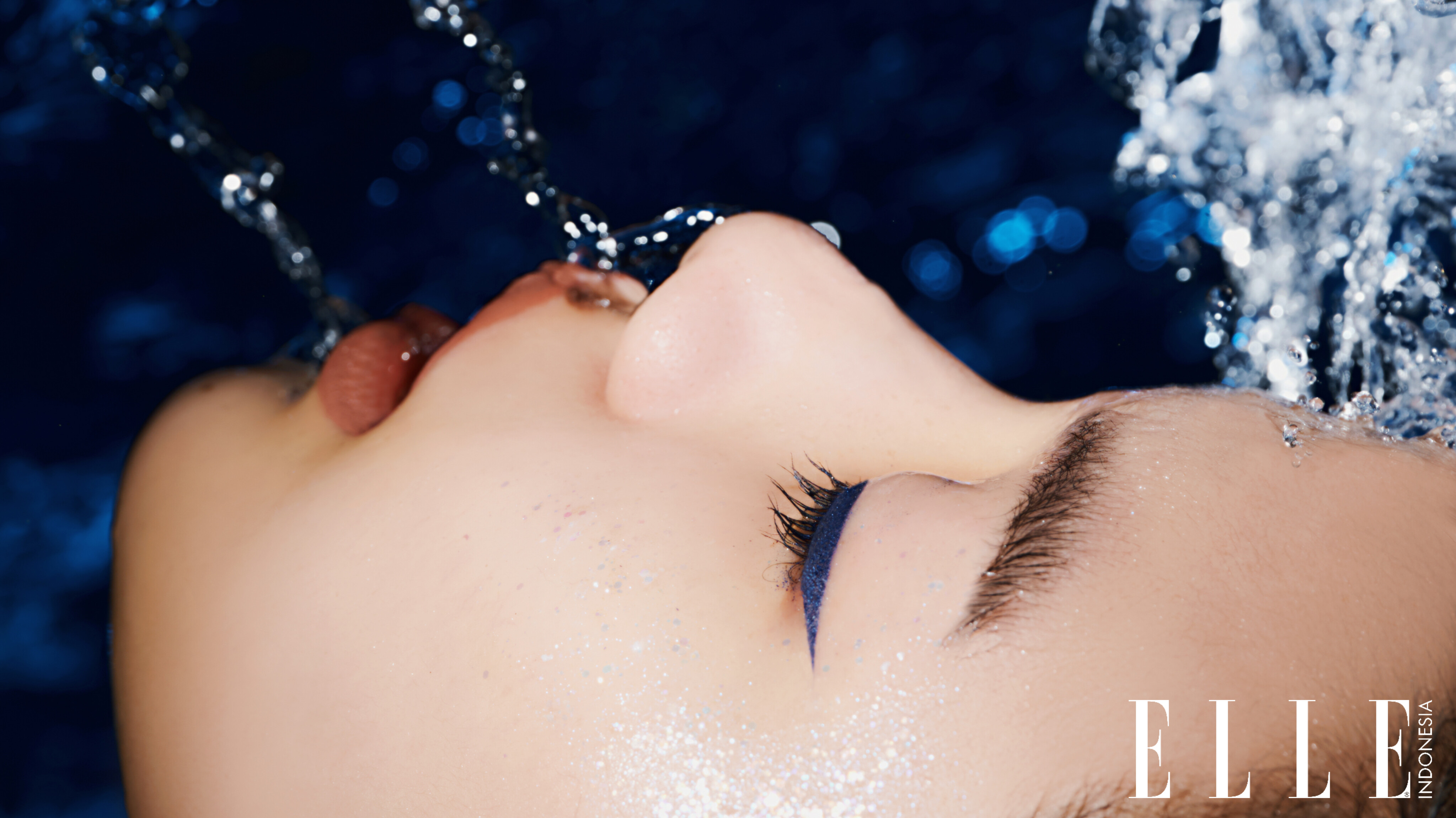Coba Gaya Makeup Paling Atraktif Bulan Ini: Eyeliner Biru