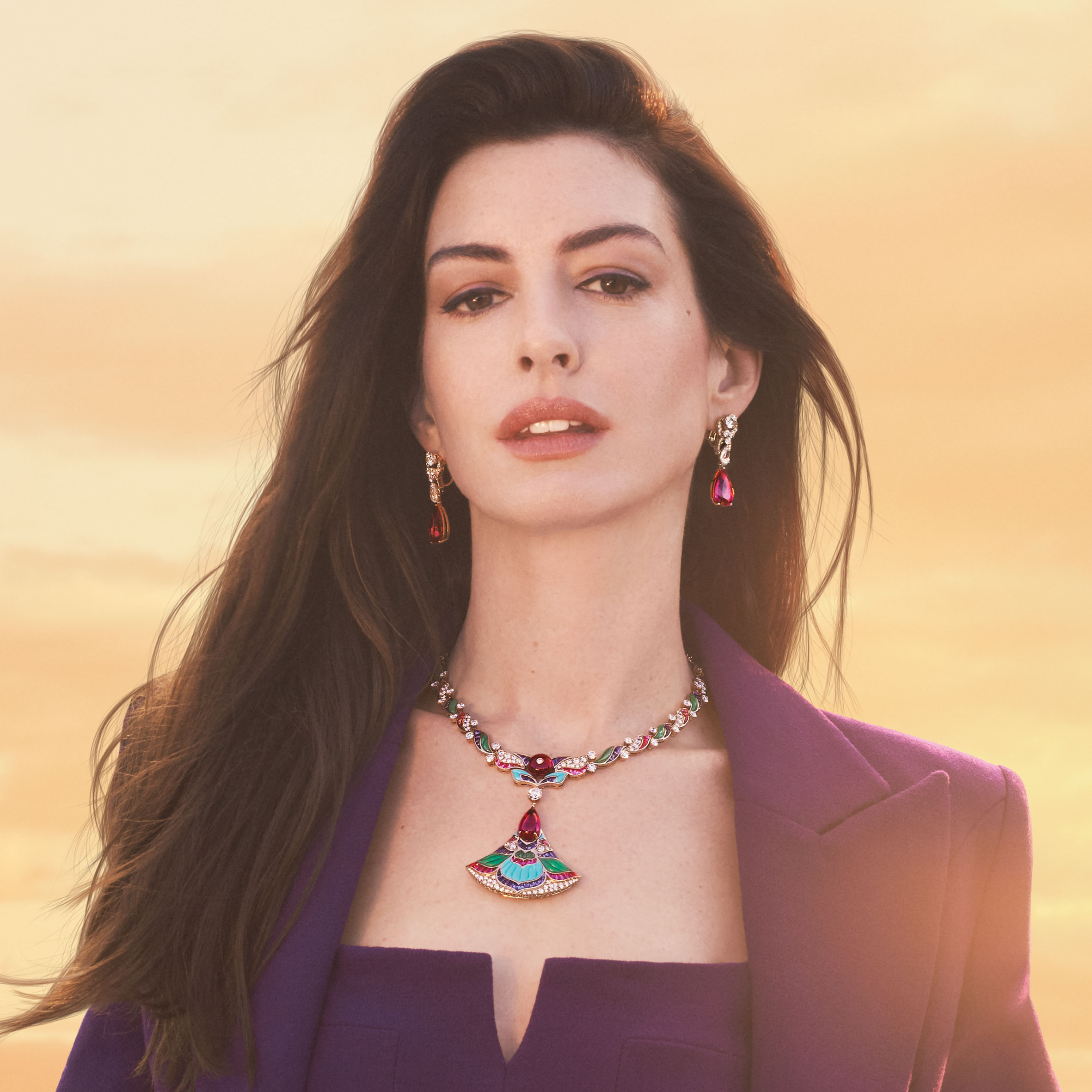 Pendar Keanggunan Terpancar Dari Kampanye Bulgari Divas’Dream Terbaru Bersama Anne Hathaway