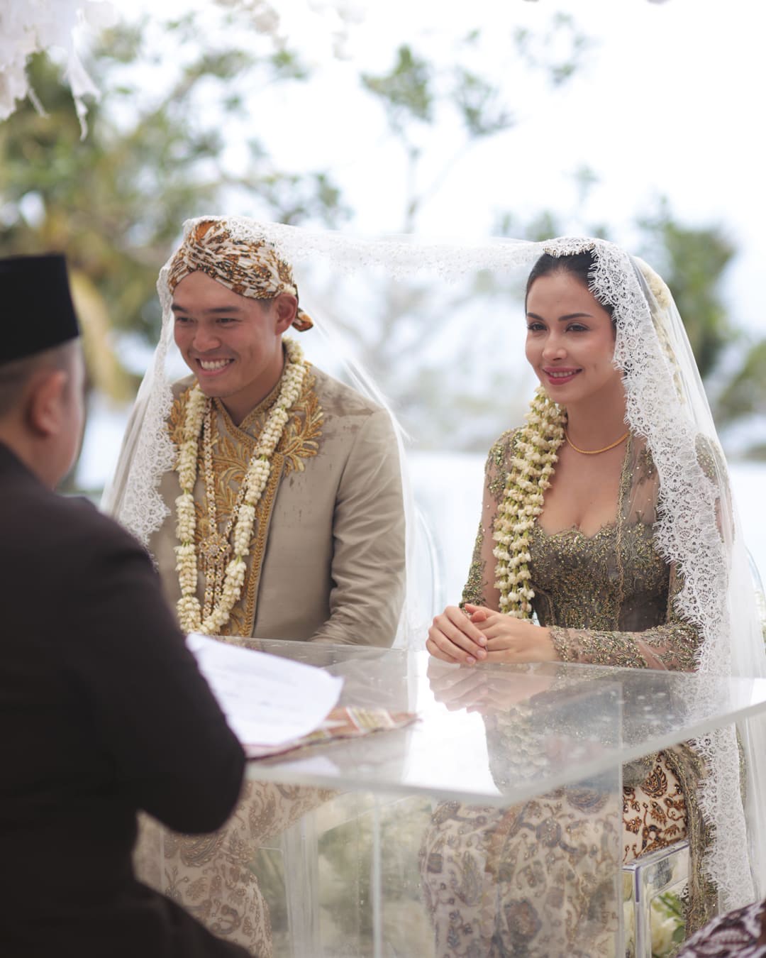 Estelle Linden Usung Kekayaan Tradisi Jawa Untuk Menikahi Pendiri Tokocrypto Asal Singapura