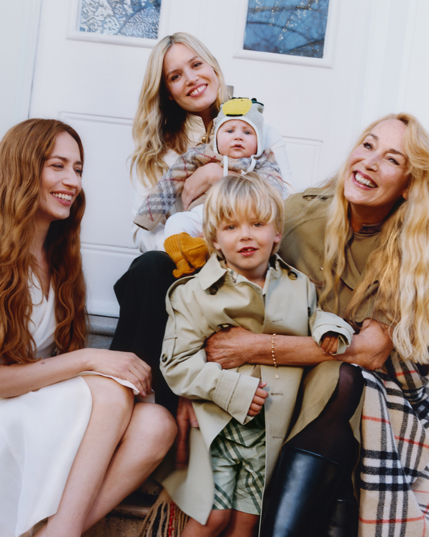 Sentuhan Cinta dari Burberry untuk Hari Ibu Internasional