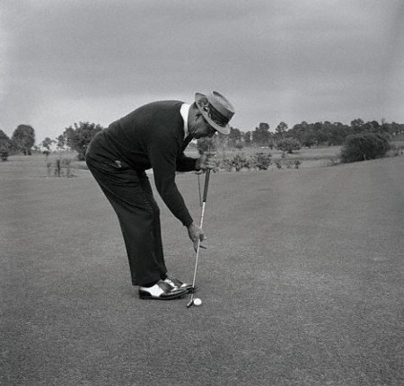 Sam Snead putting sidesaddle