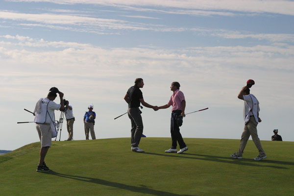Bobby Wyatt (USA) and Neil Raymond (GBI) conclude their match.