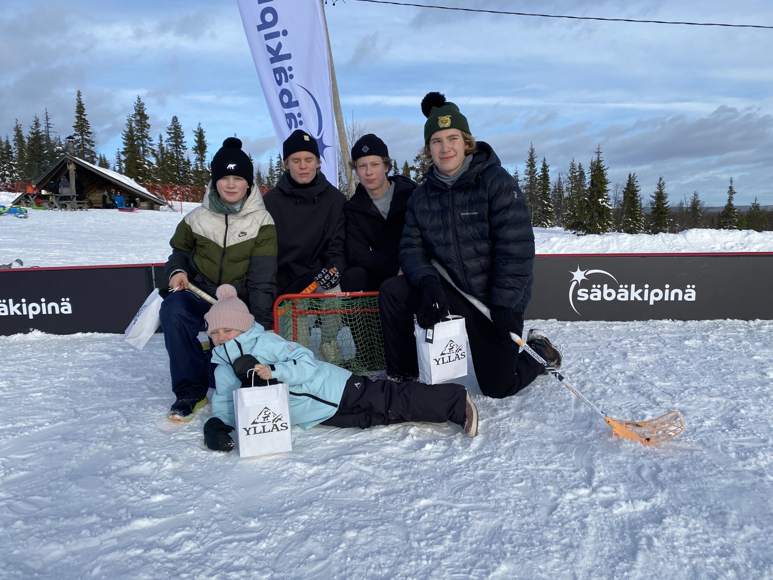 YLLÄS X SALIBANDY: Hiihtolomalaisten riemua ja ulkopelejä - Suomen  Salibandyliitto