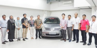 NISSAN MEMBANTU PELAJAR BANDUNG MELALUI DONASI GRAND LIVINA