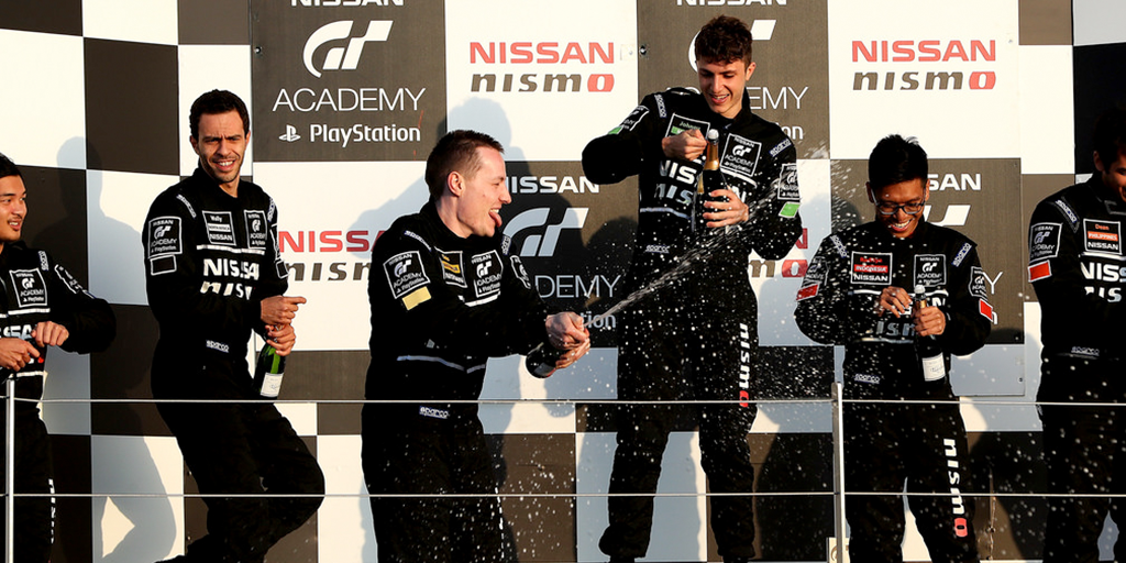 Selebrasi-Para-Pemenang-Nissan-GT-Academy-2016-(1)