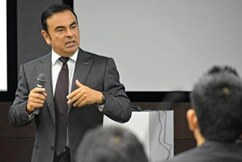 Carlos Ghosn speaks at a seminar for next-generation leaders in Yokohama last October.