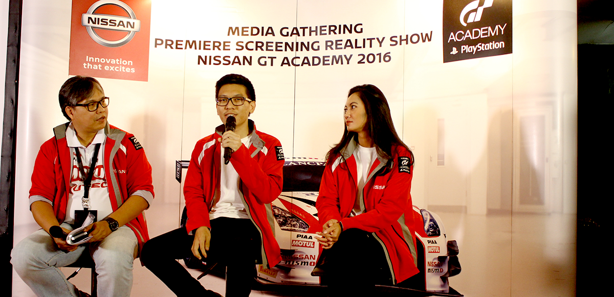 (kiri ke kanan) Vice President Director of Marketing and Sales NMI Davy J. Tuilan, Runner-up Best Driver Nissan GT Academy 2016 Raditya Indera, Brand Ambassador dan Mentor Nissan GT Academy 2016 Diandra Gautama di sesi tanya jawab bersama media.