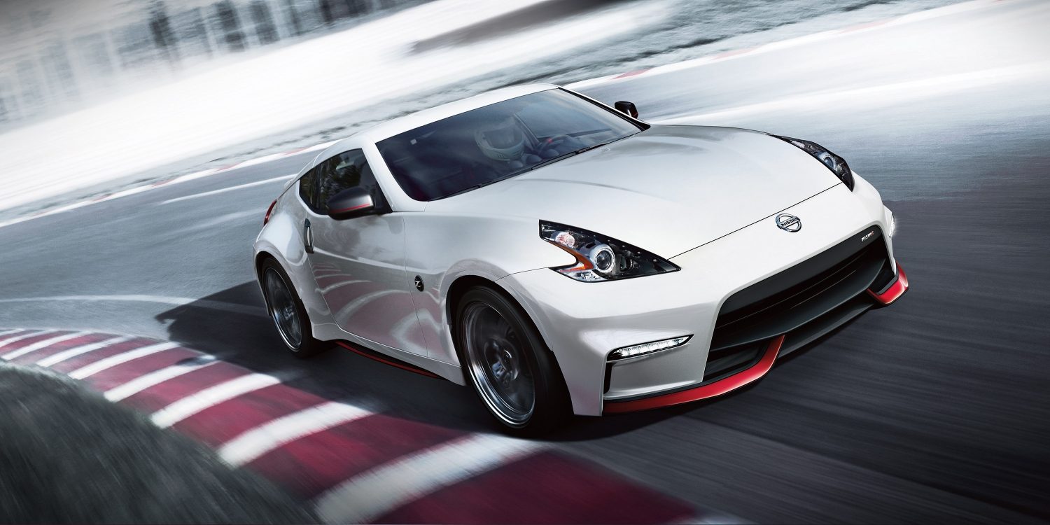370Z NISMO on race track