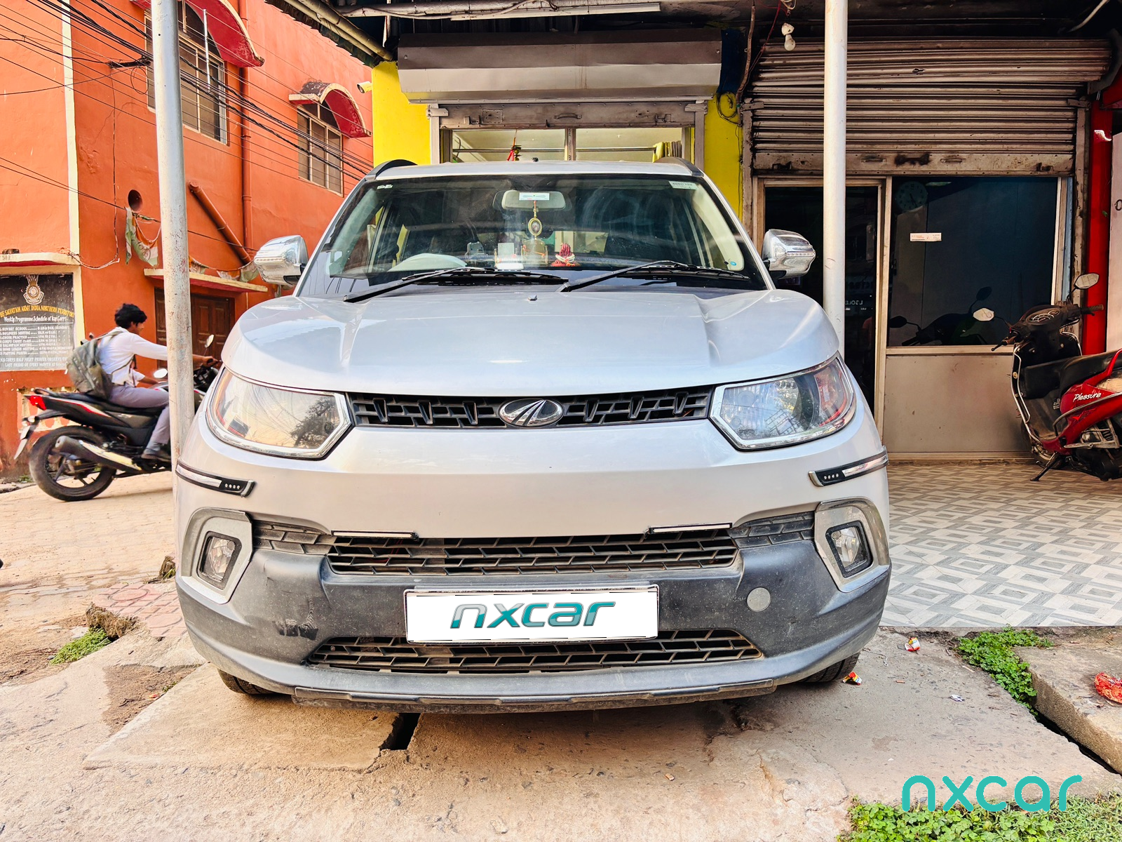Mahindra KUV100