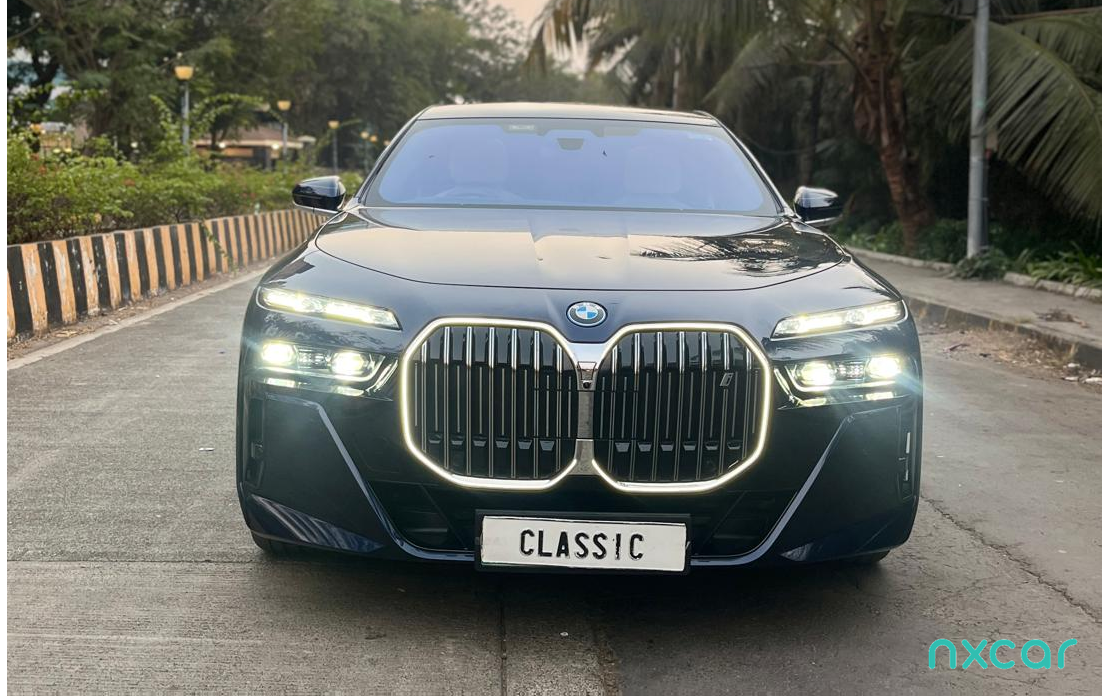 BMW i7
