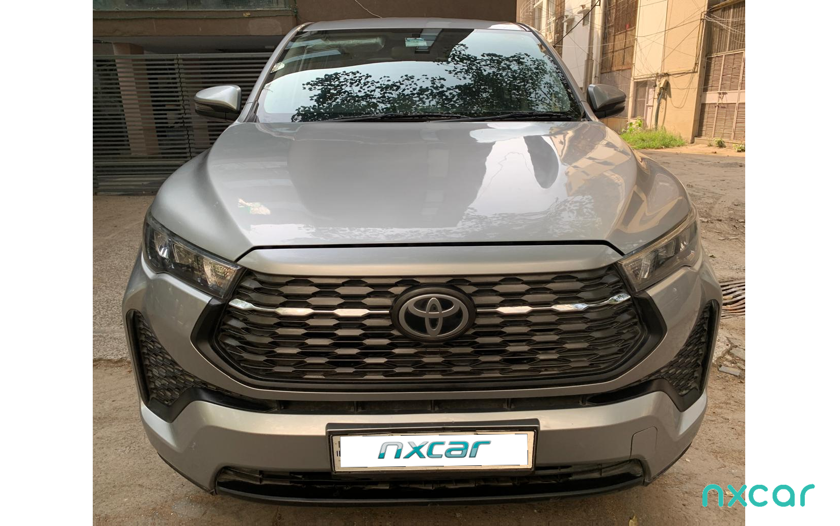 Toyota Innova Hycross