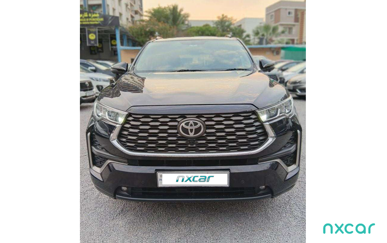 Toyota Innova Hycross