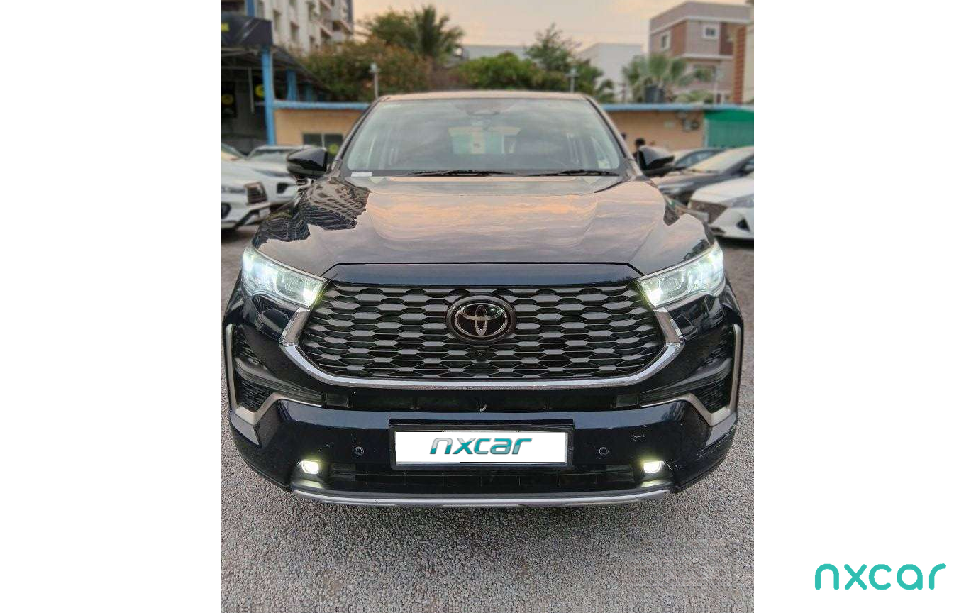 Toyota Innova Hycross