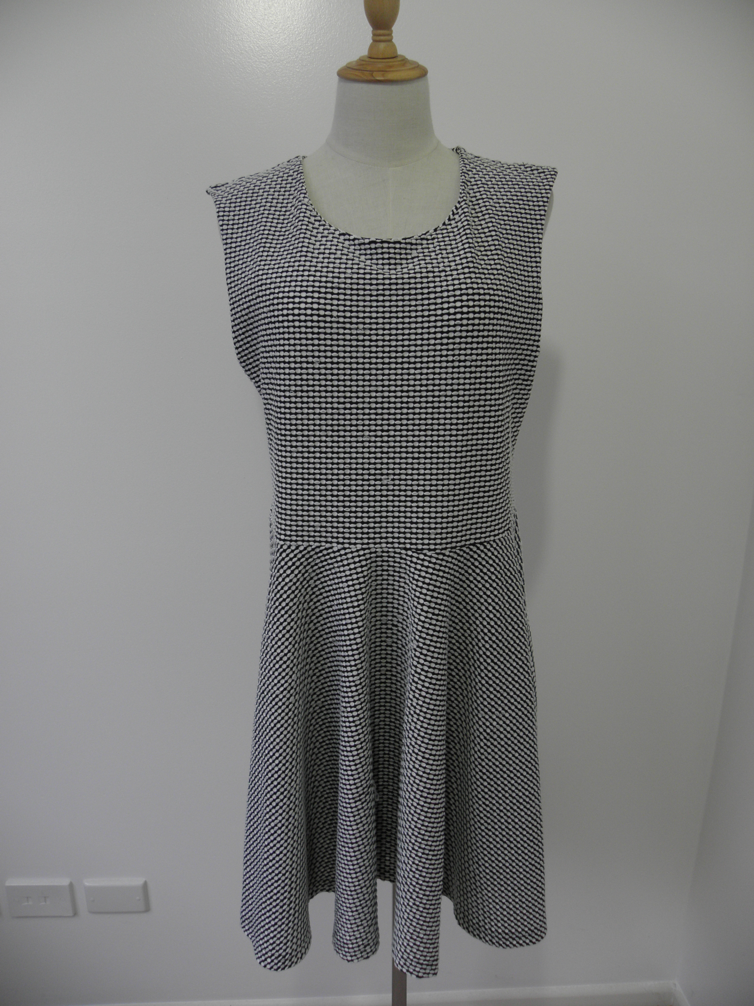Izabel London Dress size 14-16, image 2
