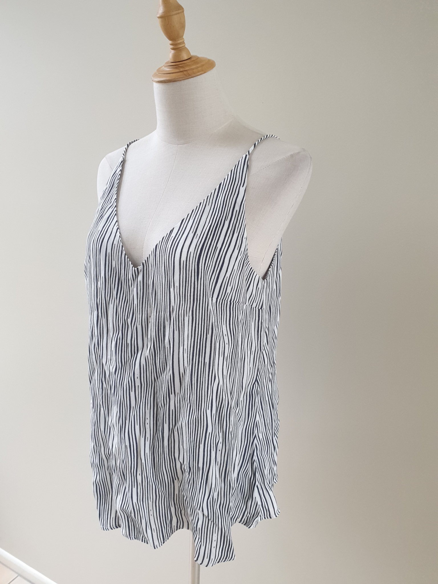 ELWOOD Cami Top 10 ELWOOD . NEW WITH TAG $79.99., image 3