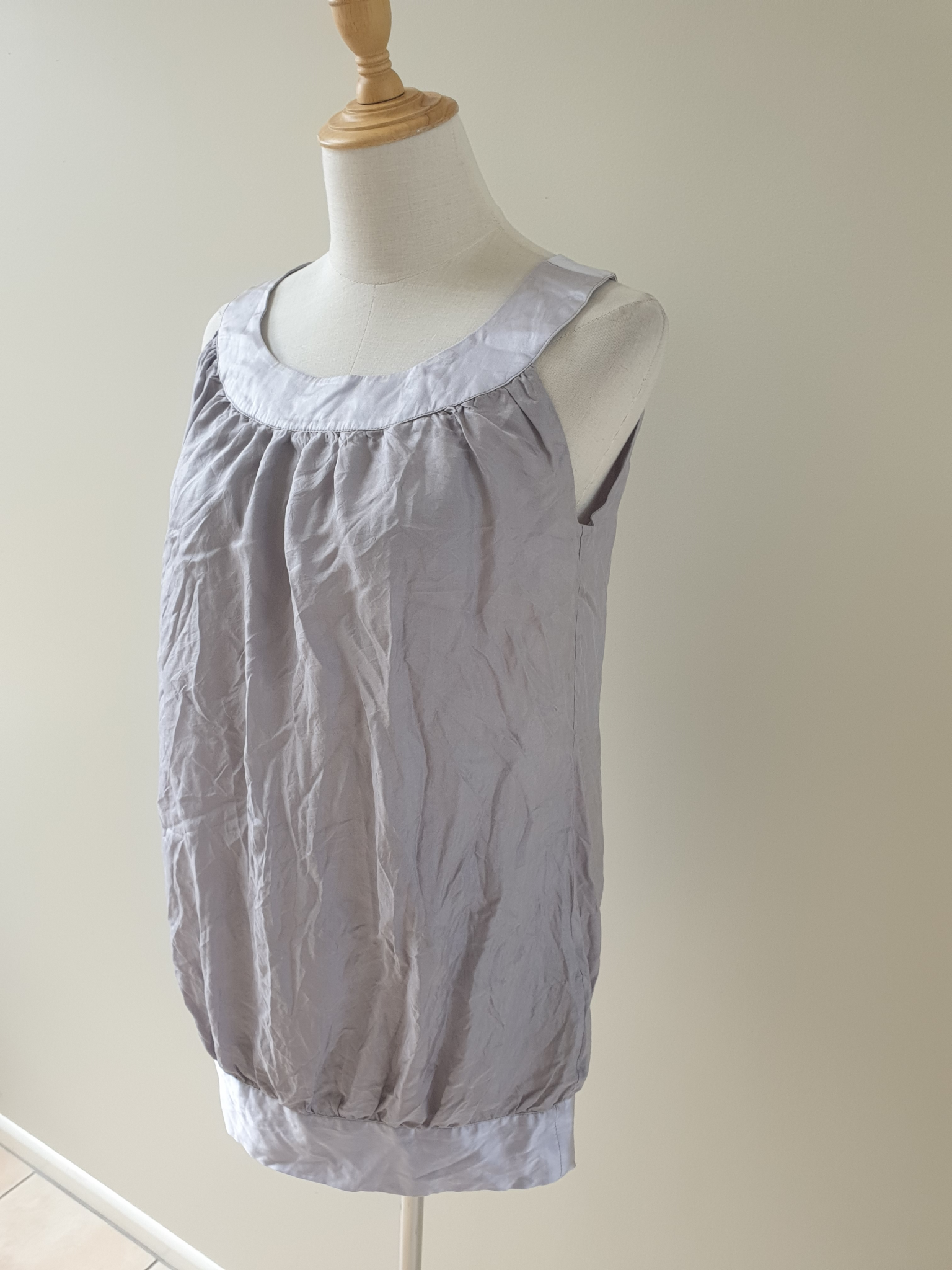 Diane Von Furstenberg Silk Top size 8, image 3