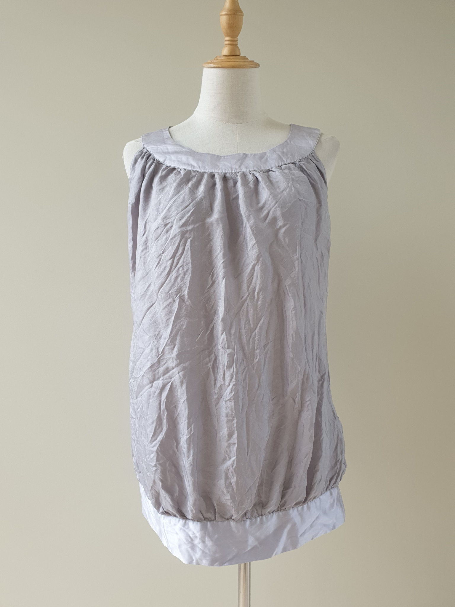 Diane Von Furstenberg Silk Top size 8, image 2