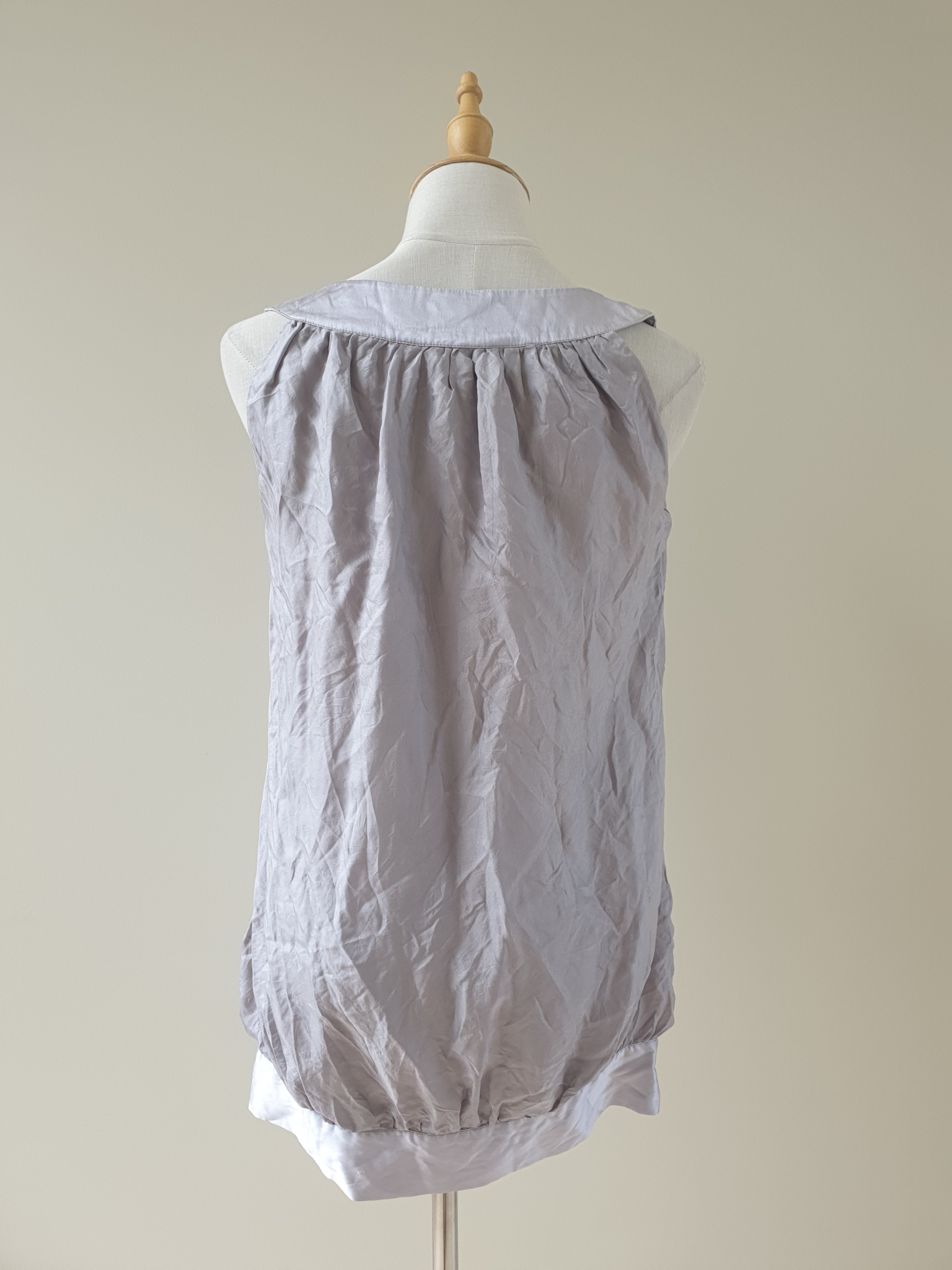 Diane Von Furstenberg Silk Top size 8, image 4