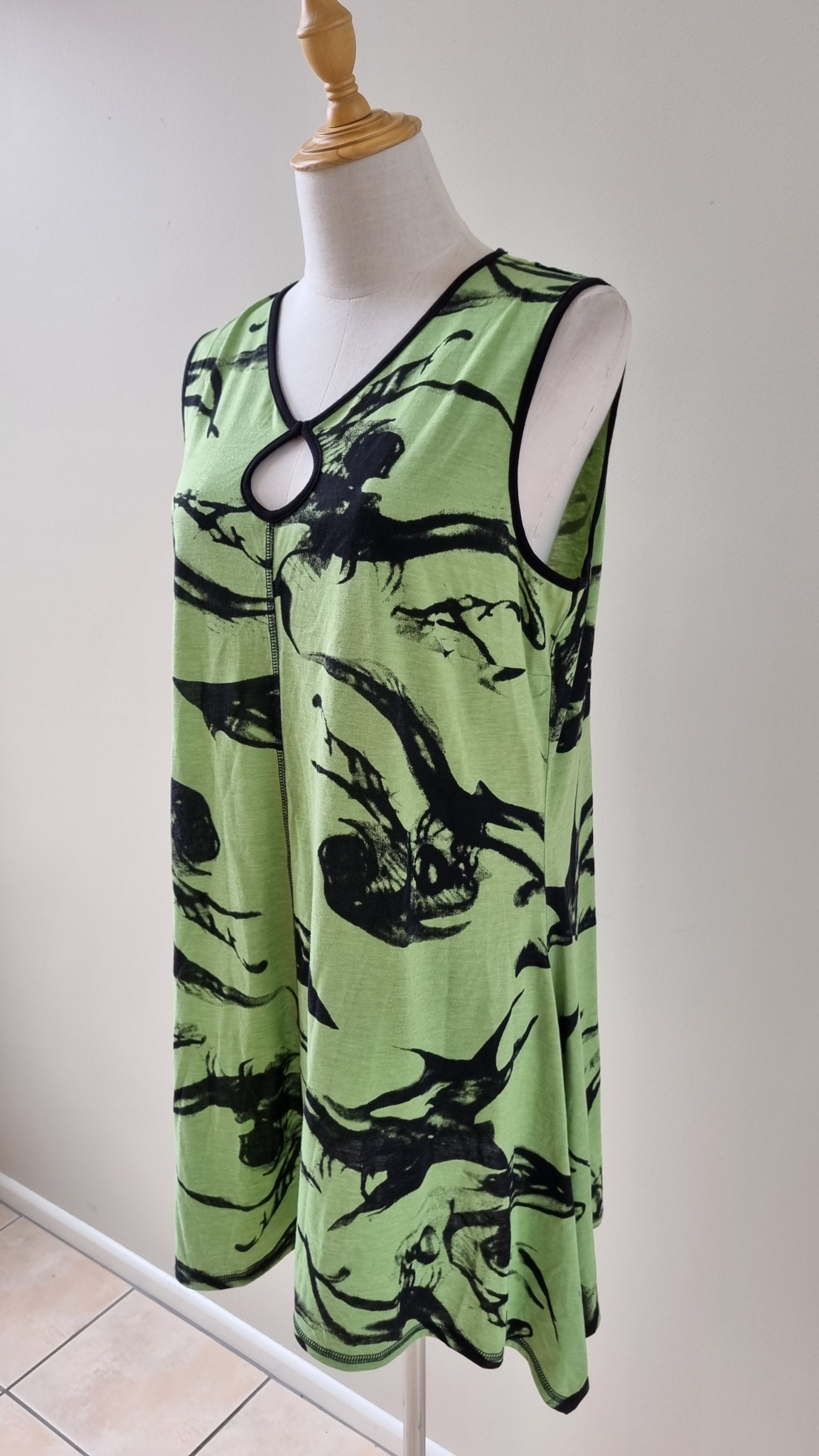 Taking Shape Tunic Top size XS / 14, image 4