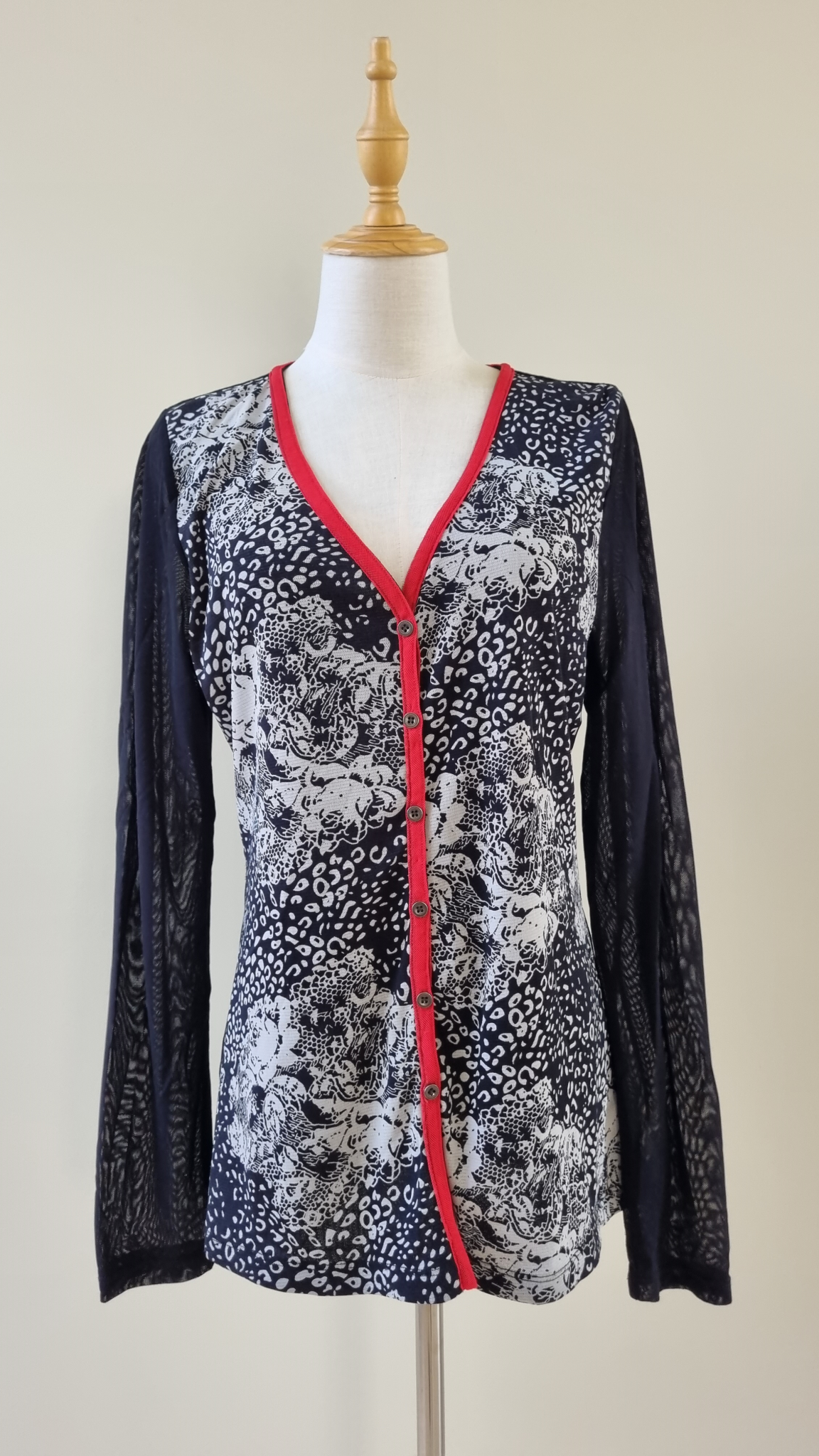 Foil Cardigan size XL