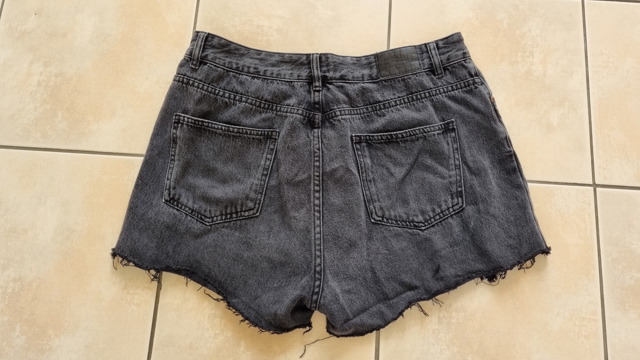 Glassons Denim Shorts size 16, image 3