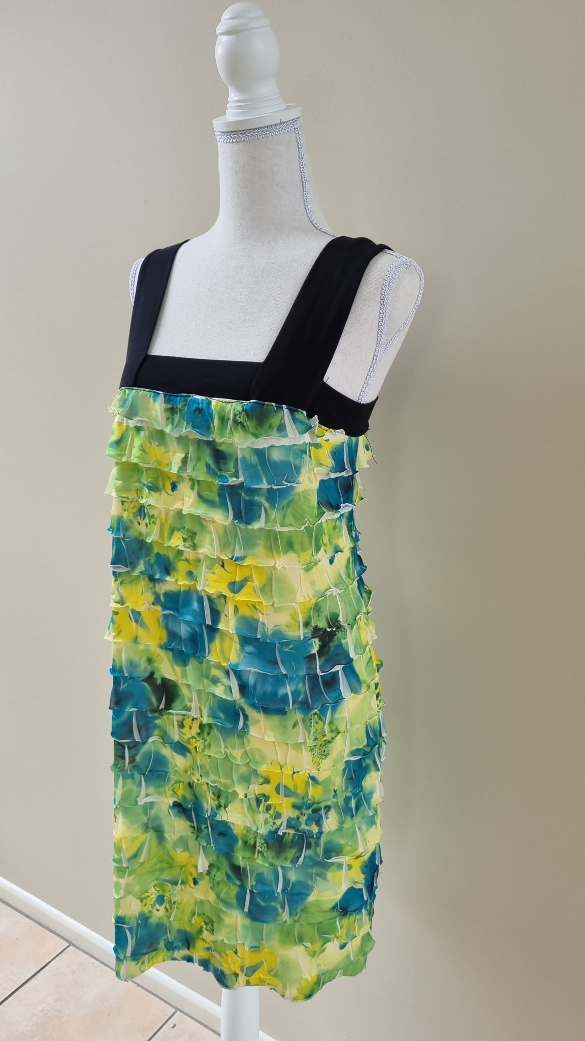 Willo Dress size 10-12 / M, image 3