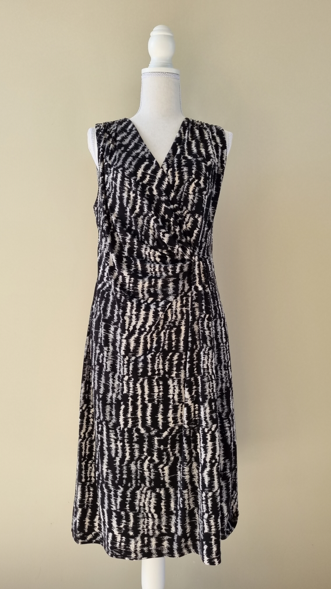 JACQUI E Dress M JACQUI E