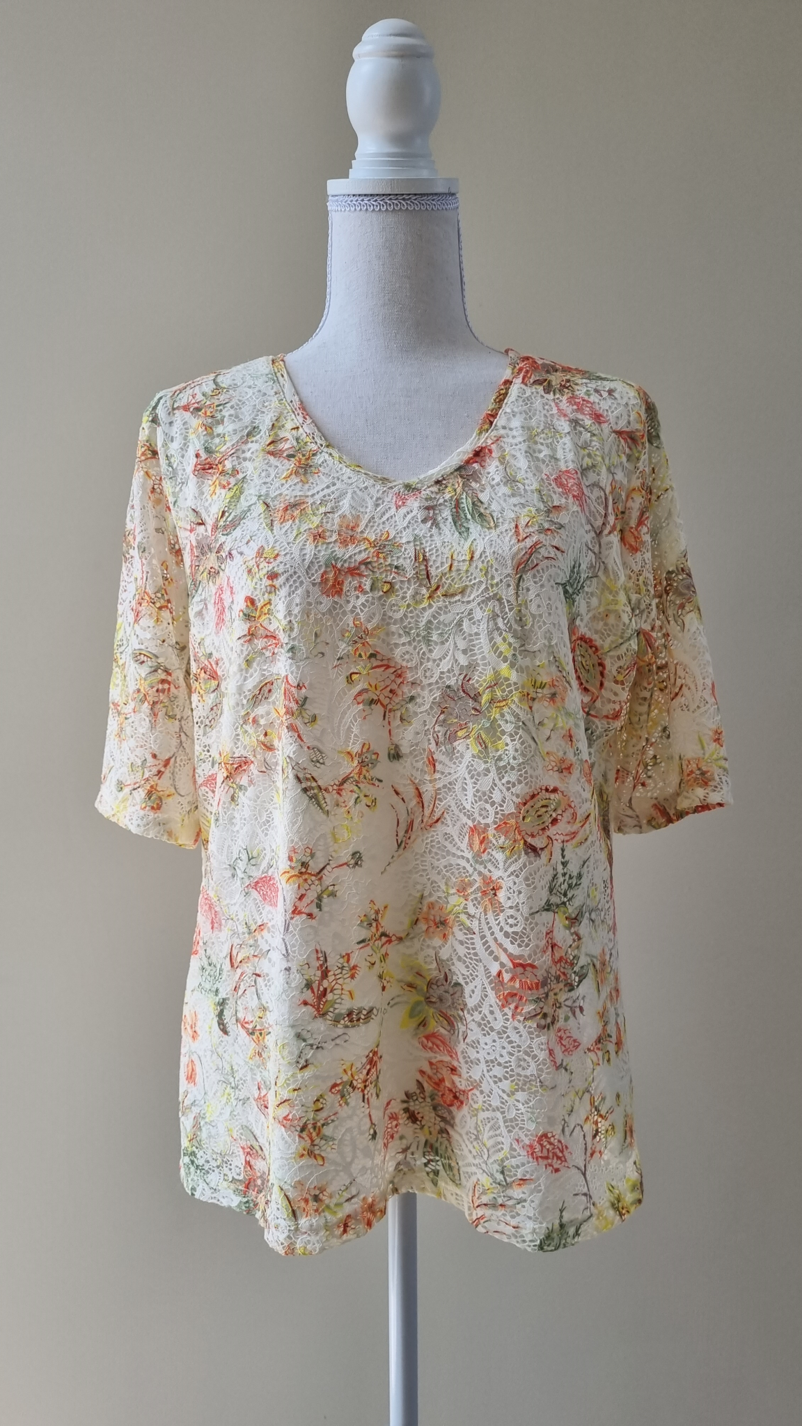 Urbanology Lace Floral Top Size 16 / L, image 2