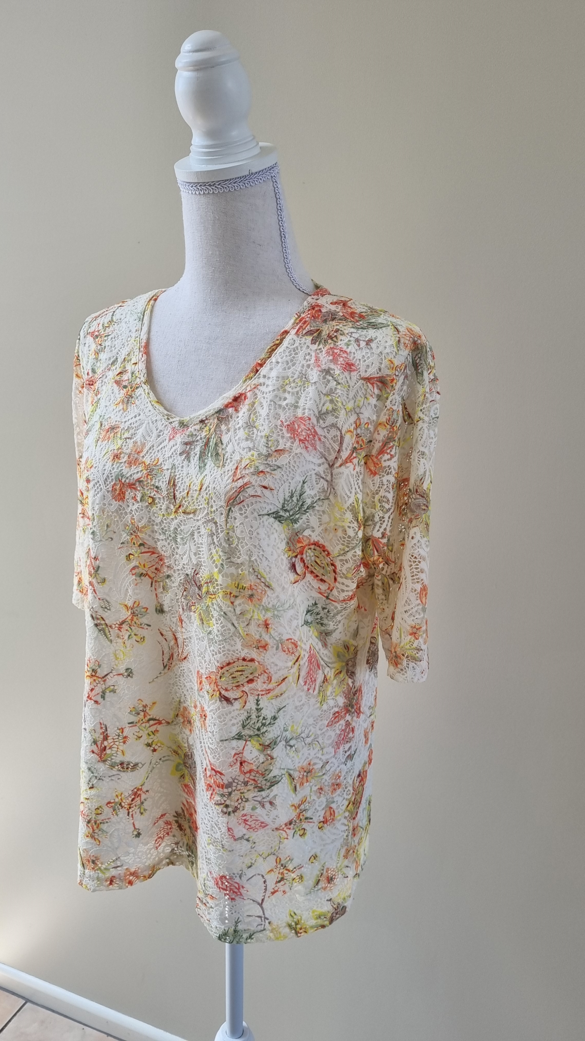 Urbanology Lace Floral Top Size 16 / L, image 3