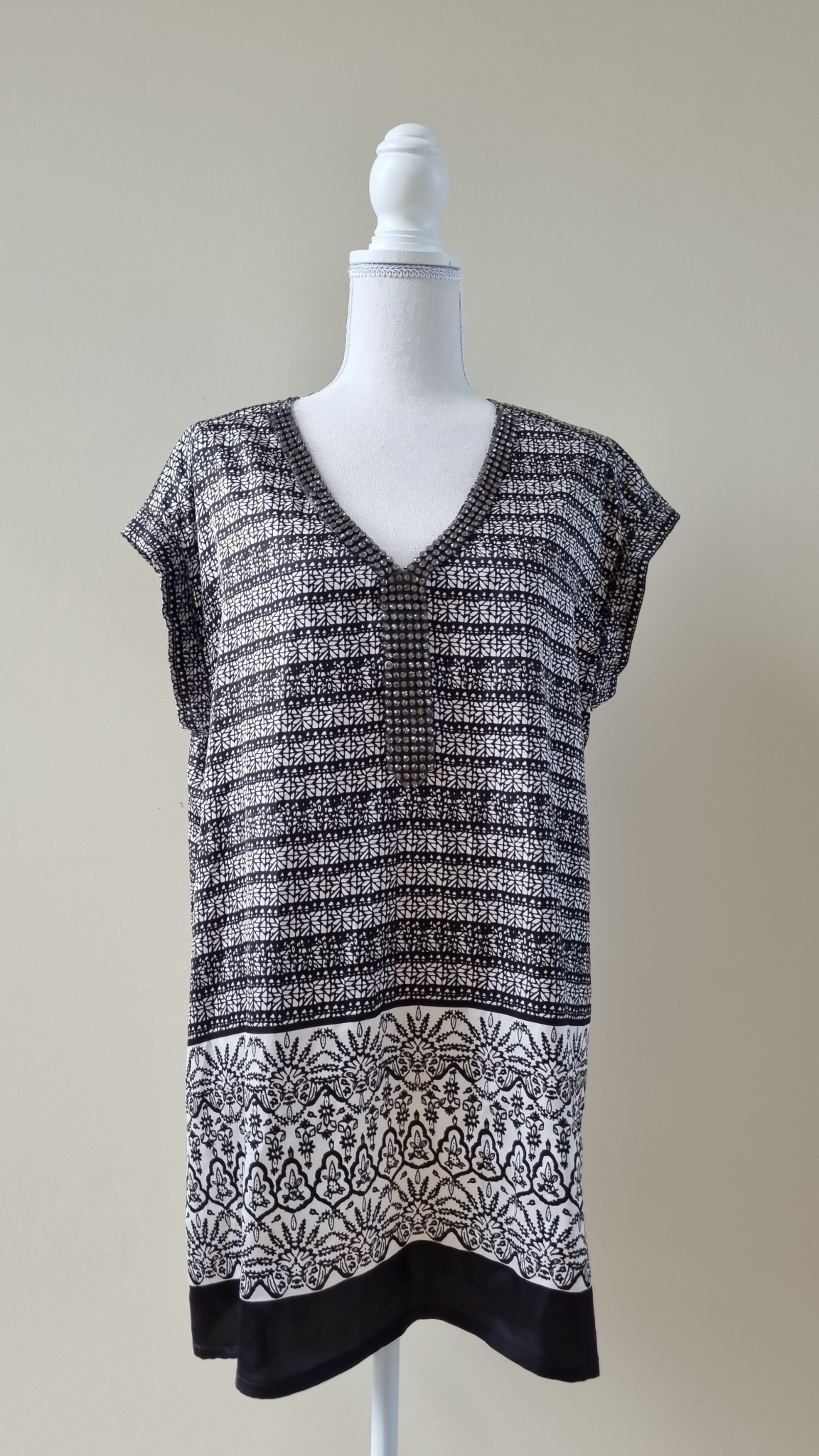 Jacqui E Tunic Top size 14, image 2