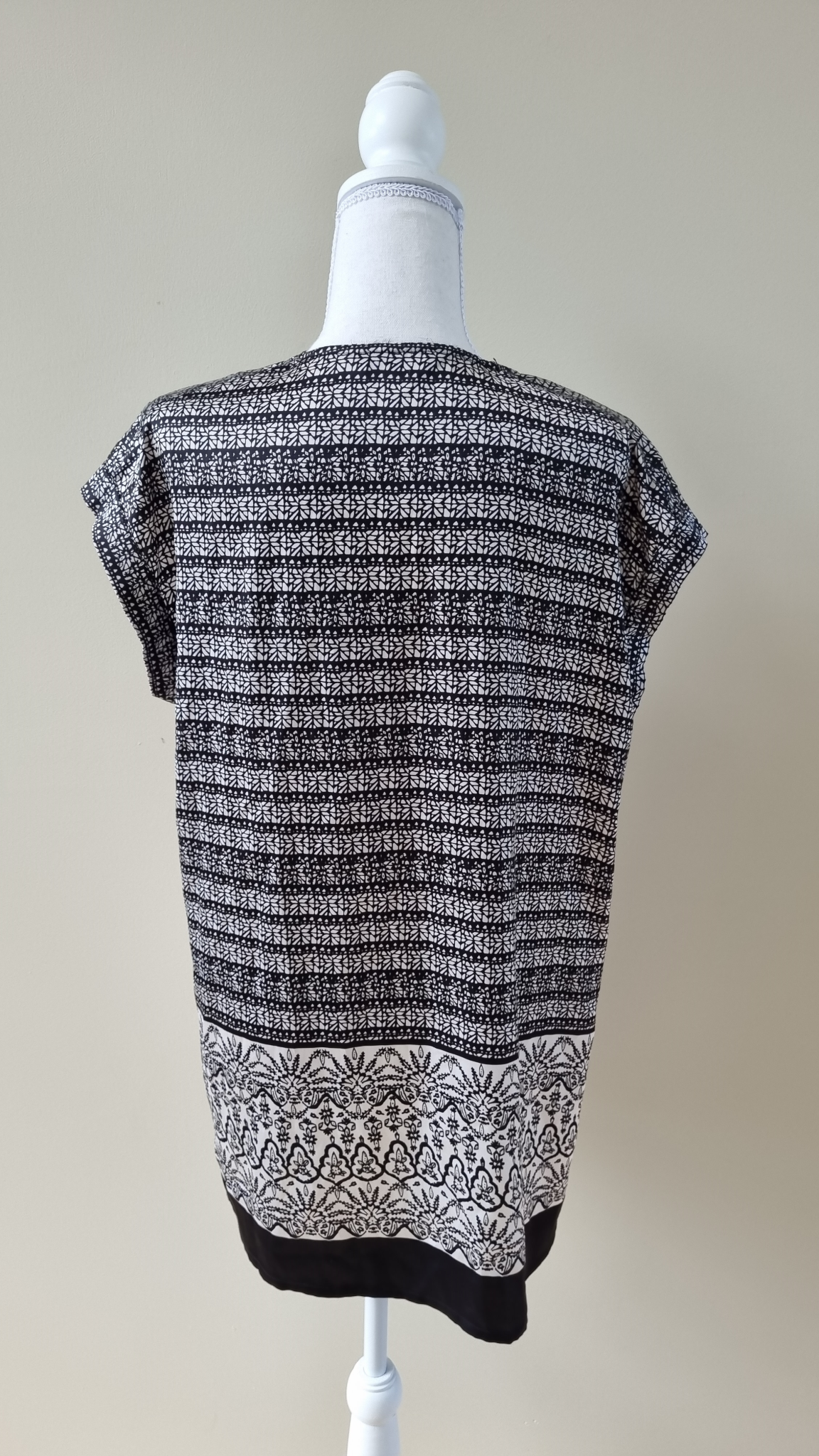 Jacqui E Tunic Top size 14, image 4