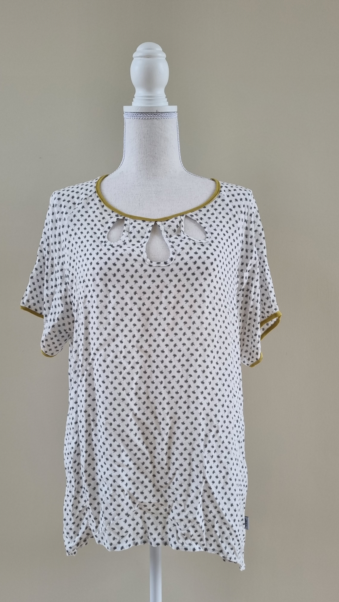 Art Style Tunic Top Size 16