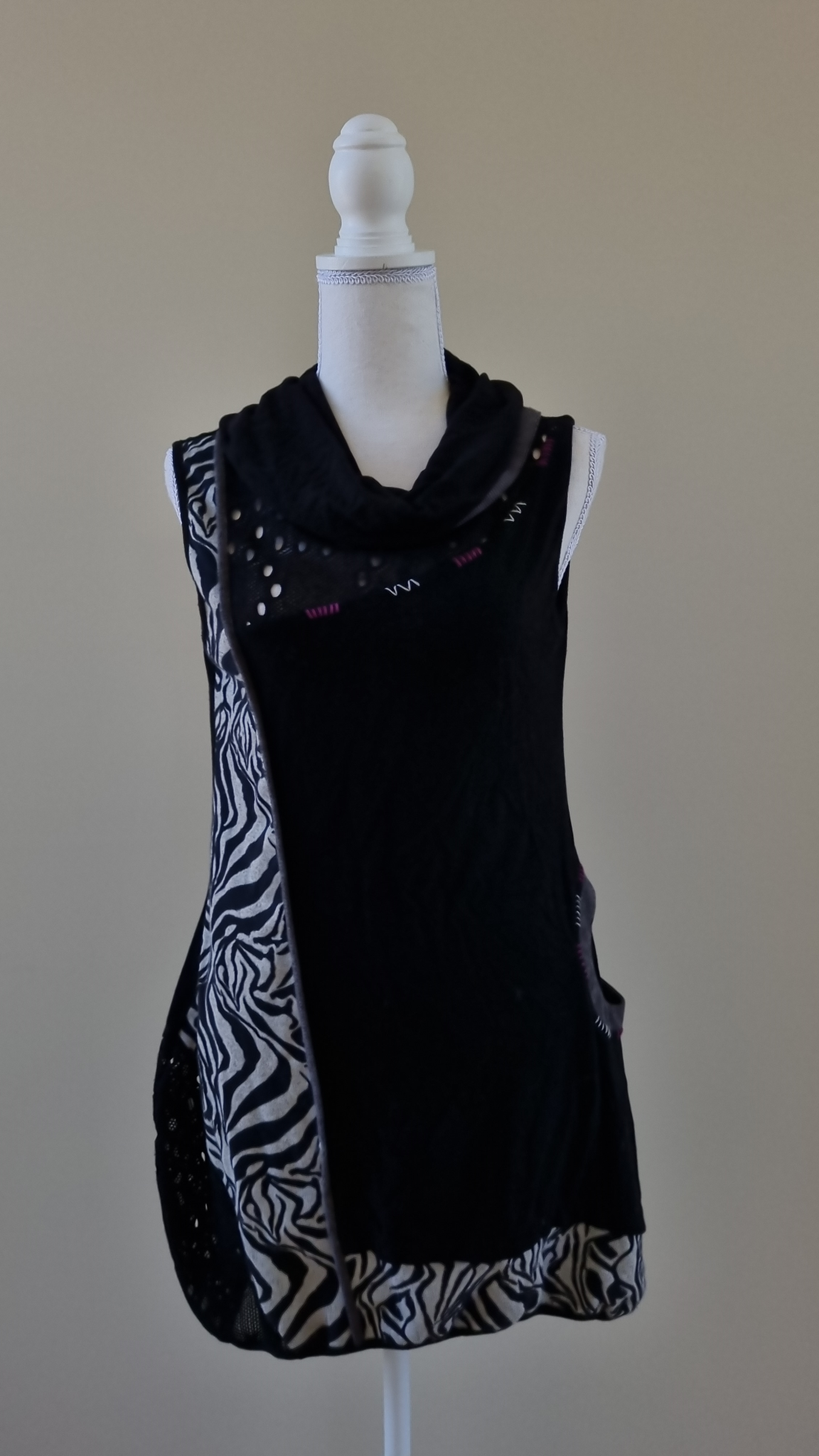 Holmes and Fallon Tunic size M