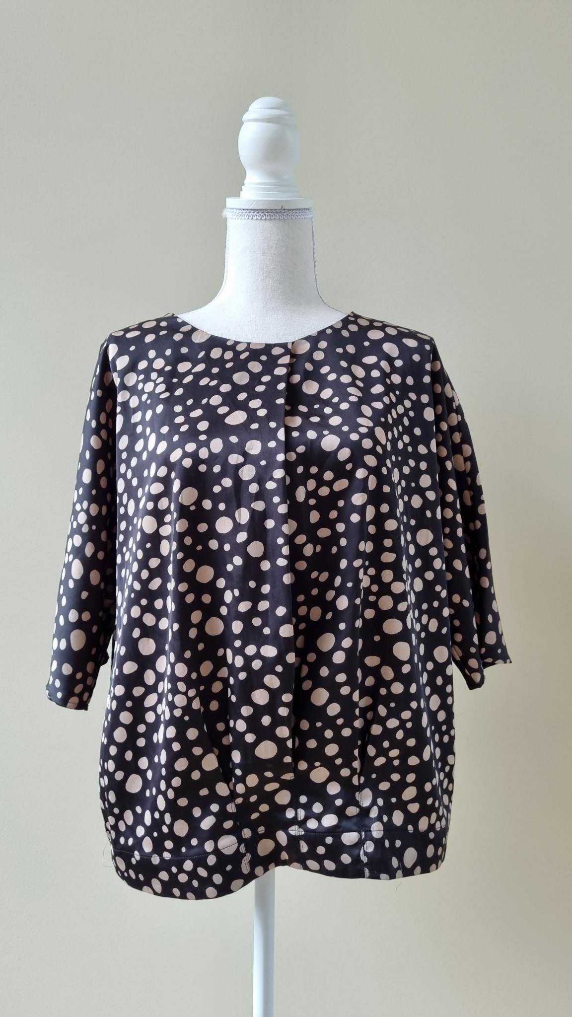 Jacqui E Top size 14
