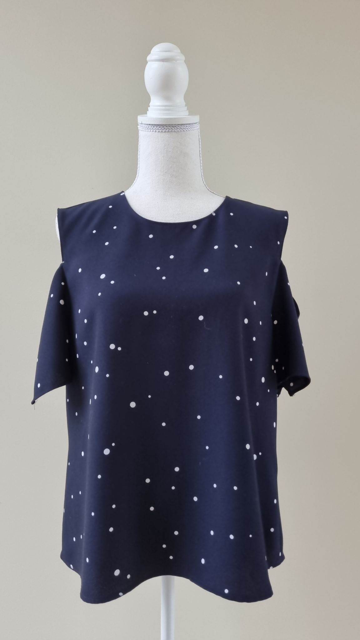Veronika Maine Top Size 14