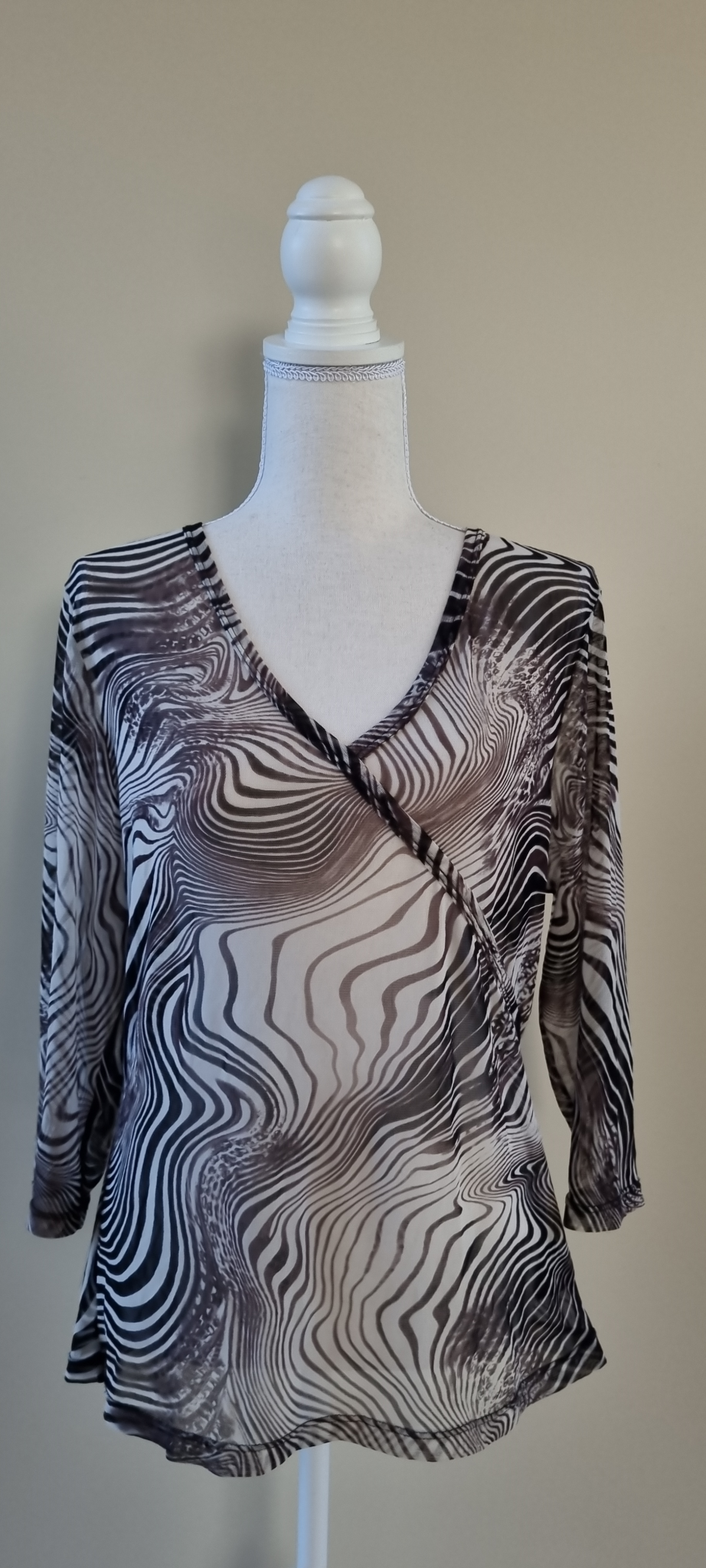Jacqui E Top size XL / 16, image 2