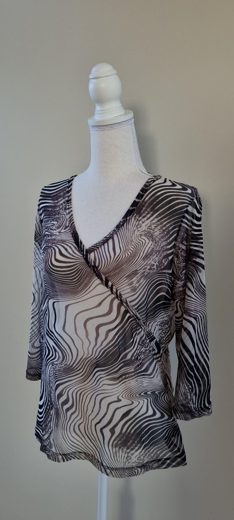 Jacqui E Top size XL / 16, image 3
